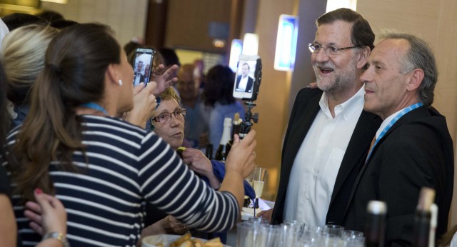 Mariano Rajoy saluda a nuestros seguidores de Periscope