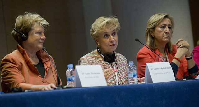 La vicepresidenta de la ESU, Carmen Quintanilla, durante su intervención