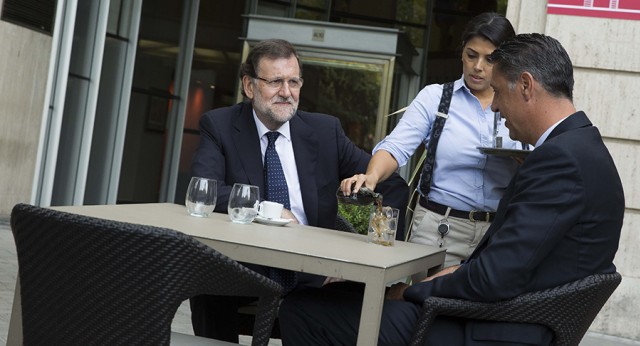 Mariano Rajoy se toma un café con Xavier Garcia Albiol