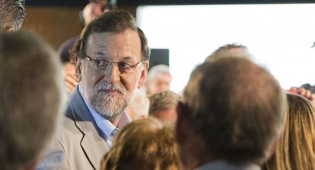 Mariano Rajoy saluda a los asistentes del acto de lleída