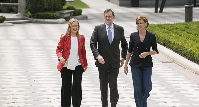 Mariano Rajoy con Cristina Cifuentes y María Dolores de Cospedal a su llegada al acto