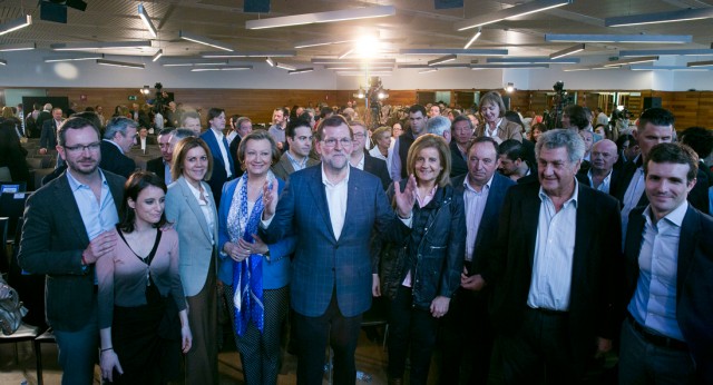 Mariano Rajoy junto a Mª Dolores Cospedal, Luisa Fernanda Rudi, Javier Maroto, Andrea Levy, Pablo Casado, Fátima Báñez y Jesús Posada