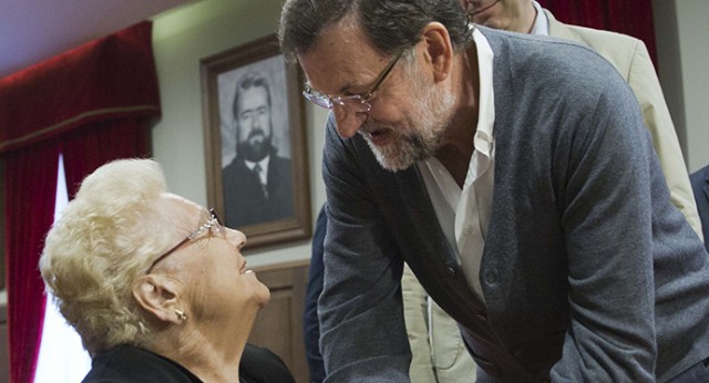 Mariano Rajoycon su tía en Ordes