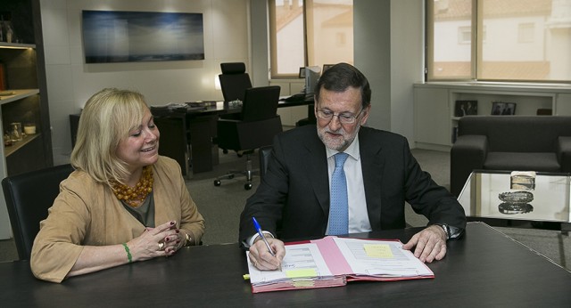 Mariano Rajoy firma el acuerdo con Foro Asturias para el 26J