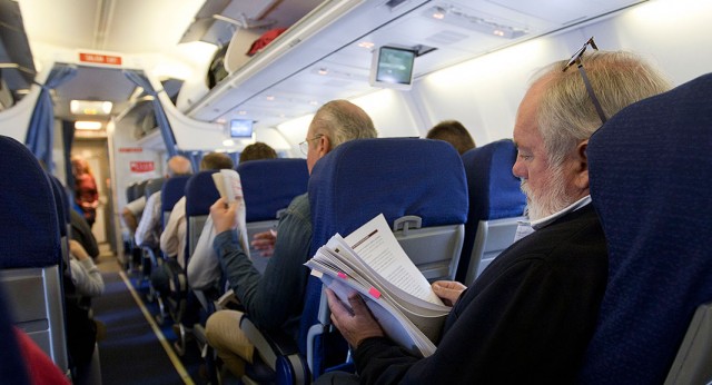 Miguel Aras Cañete en el avión destino Palma de Mallorca