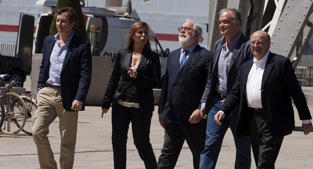 Miguel Arias Ceñete con Carlos Floriano, Alicia Sánchez-Camacho y Esteban González Pons a su llegada a Barcelona