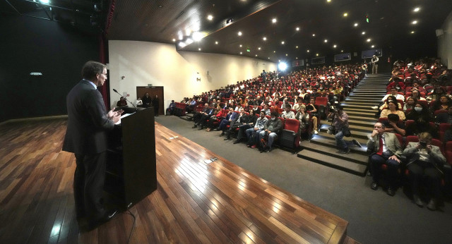 El presidente del Partido Popular, Alberto Núñez Feijóo, durante la conferencia pronunciada en la Universidad de Las Américas, de Quito