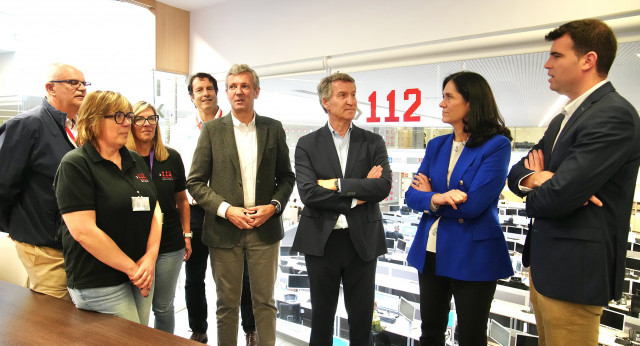 Alberto Núñez Feijóo y Alfonso Rueda visitan las instalaciones de CIAE 112 Galicia en A Estrada (Pontevedra)