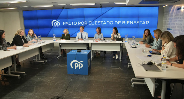 Reunión de Alberto Núñez Feijóo y Carmen Fúnez con los consejeros de Política Social de las Comunidades Autónomas gobernadas por el PP