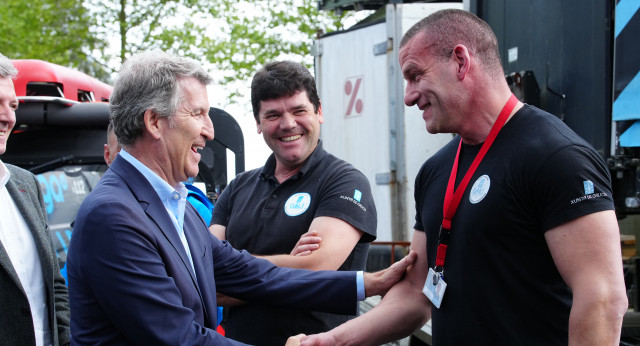 Alberto Núñez Feijóo y Alfonso Rueda visitan las instalaciones de CIAE 112 Galicia en A Estrada (Pontevedra)