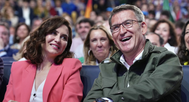 Alberto Núñez Feijóo e Isabel Díaz Ayuso en el cierre de campaña 28M