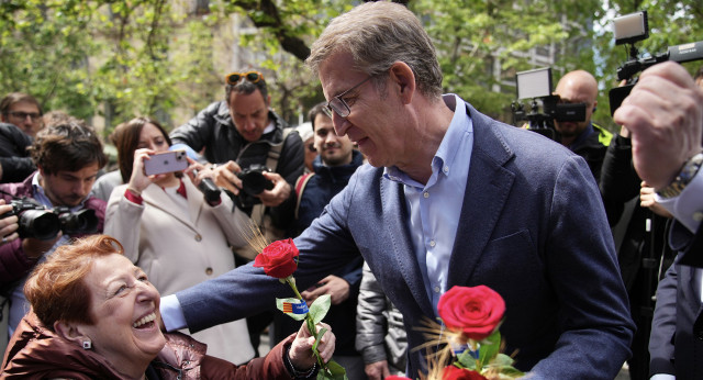 Alberto Núñez Feijóo visita Barcelona por Sant Jordi