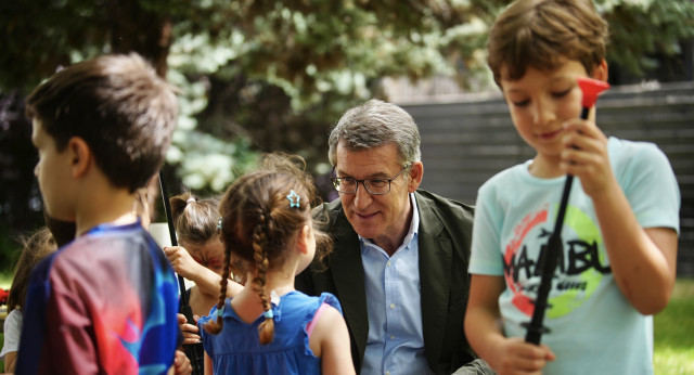 Visita de Alberto Núñez Feijóo a los campamentos de Verano de Torrejón de Ardoz