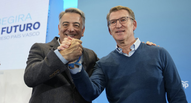 Alberto Núñez Feijóo y Javier de Andrés en el 16 Congreso del PP Vasco