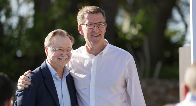 Alberto Núñez Feijóo y Juan Vivas en el acto celebrado en Ceuta