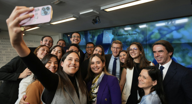 Reunión de Alberto Núñez Feijóo y José María Aznar con los alumnos del XXI Programa de Jóvenes Líderes Latinoamericanos