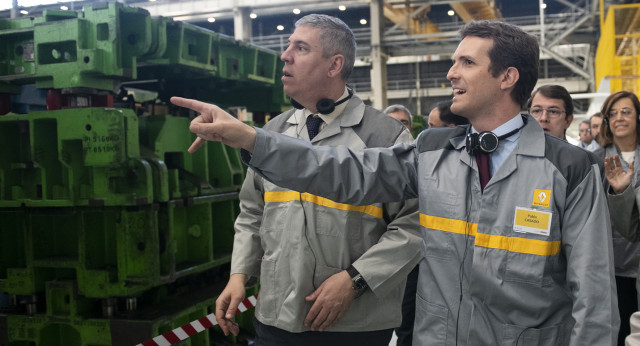 Pablo Casado en la fábrica Renault en Palencia 