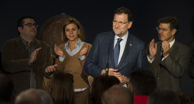 Mariano Rajoy con María Dolores de Cospedal y Rafael Catalá en un acto en Las Mesas (Cuenca)