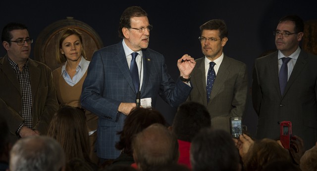 Mariano Rajoy con María Dolores de Cospedal y Rafael Catalá en un acto en Las Mesas (Cuenca)