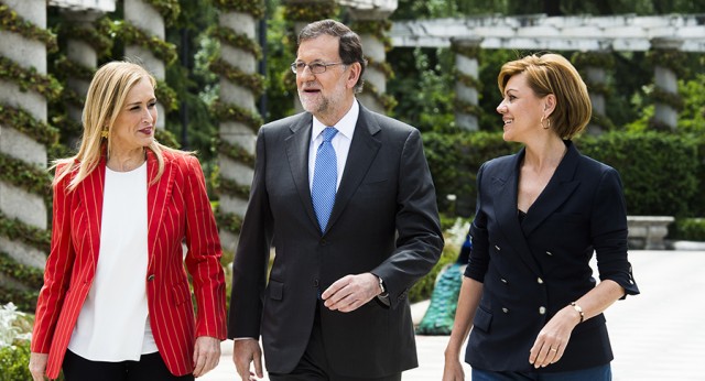 Mariano Rajoy con Cristina Cifuentes y María Dolores de Cospedal a su llegada al acto de presentación de candidatos números 1