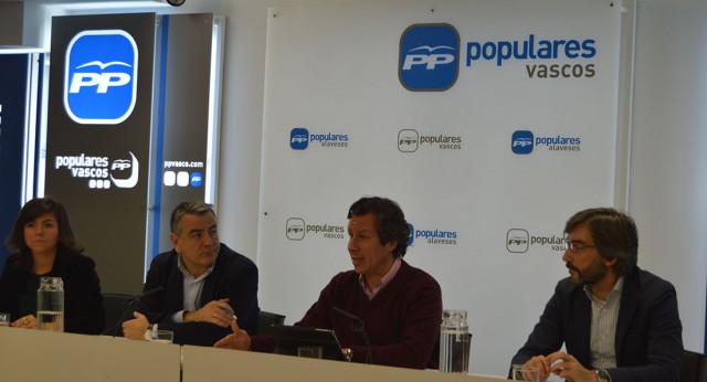 El vicesecretario de Organización y Electoral, Carlos Floriano, visita Vitoria