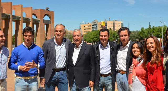 Los Vicesecretarios Generales junto a Teresa Jiménez Becerril, Juan Manuel Moreno, y Beatriz Jurado