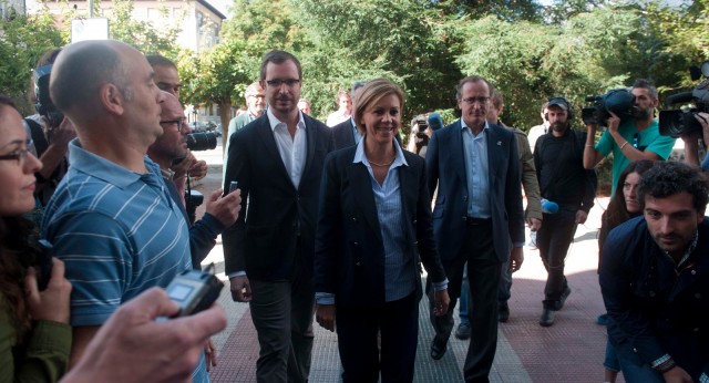 María Dolores de Cospedal con Alfonso Alonso y Javier Maroto durante un acto en Vitoria