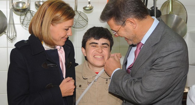 Mª Dolores Cospedal y Rafael Catalá visitan la asociación ASPADEC, en Cuenca