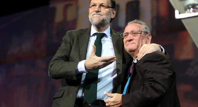 Mariano Rajoy Brey saluda a Jesús Quiroga alcalde de Almatret