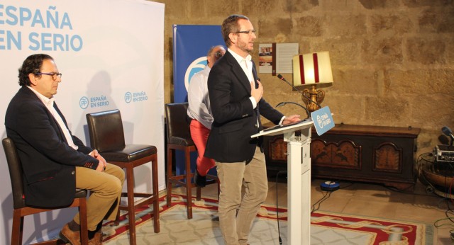 Javier Maroto en el acto de presentación del Programa Electoral del PP hoy en León.
