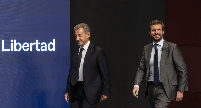 Pablo Casado y Sarkozy en la Convención Nacional