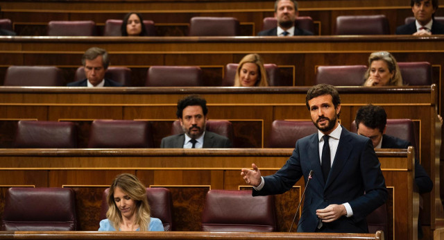 El presidente nacional del Partido Popular, Pablo Casado, interviene en la Sesión de Control al Gobierno