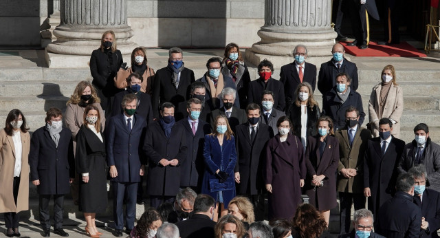 El presidente del Partido Popular, Pablo Casado, acompañado por presidentes, diputados y senadores populares en el acto conmemorativo del Día de la Constitución