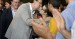 Rajoy saludando a una de las asistentes al mitin en Murcia