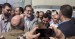 Mariano Rajoy y Juanma Moreno saludan a varios simpatizantes en Roquetas de Mar