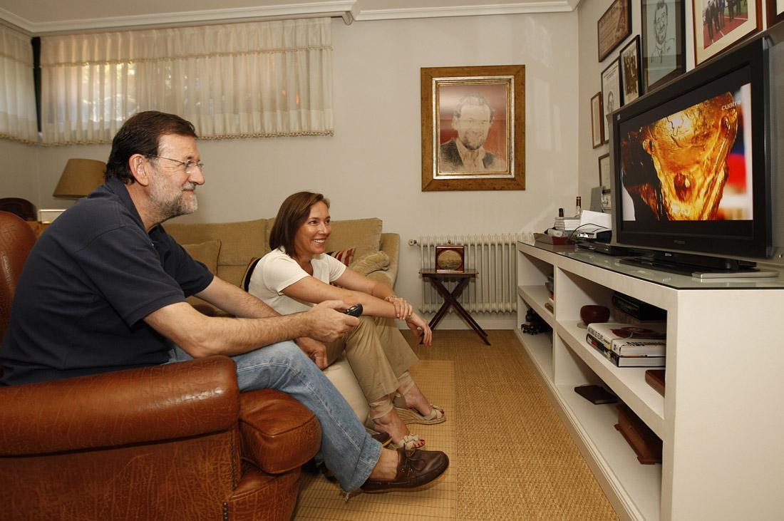 Mariano Rajoy ve la final de España en el mundial de Sudádrica con su mujer, Elvira Fernández