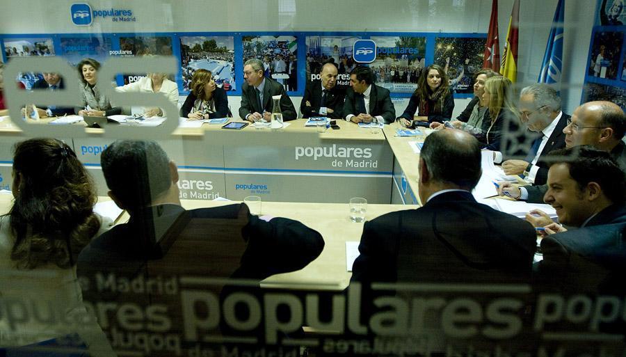 Soraya Sáenz de Santamaría se reúne con la candidatura de Madrid