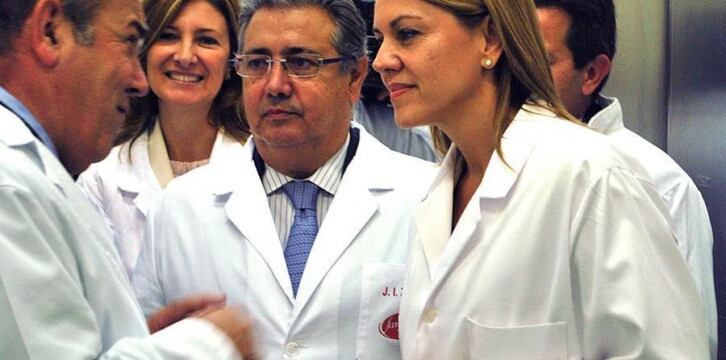 María Dolores de Cospedal visita la empresa Famadesa en Málaga