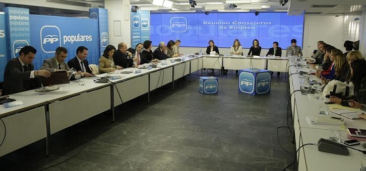 María Dolores de Cospedal se reúne con los consejeros de Empleo del PP