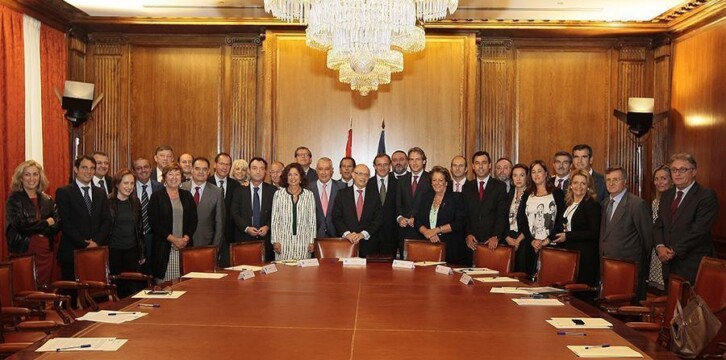 Los alcaldes del PP se reúnen con Cristóbal Montoro en apoyo a la reforma de la Administración Local