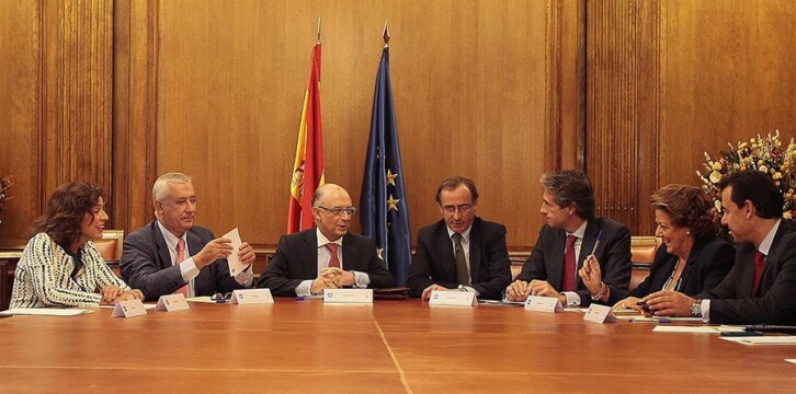 Los alcaldes del PP se reúnen con Cristóbal Montoro en apoyo a la reforma de la Administración Local