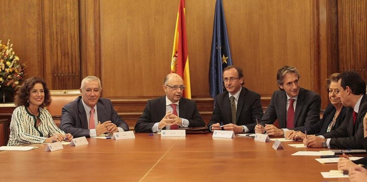 Los alcaldes del PP se reúnen con Cristóbal Montoro en apoyo a la reforma de la Administración Local