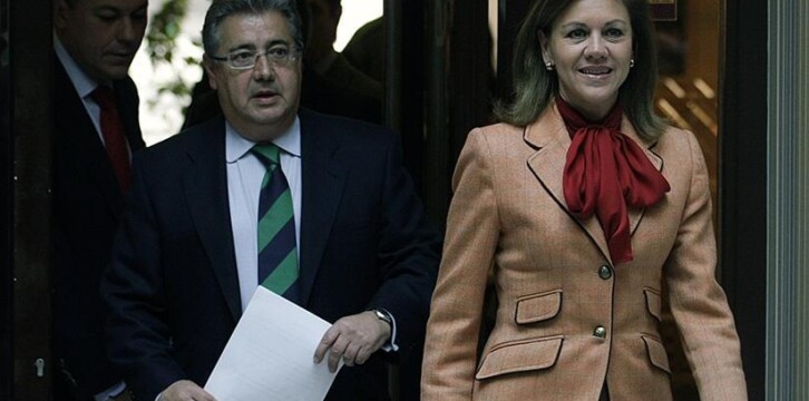 Juan Ignacio Zoido y María Dolores de Cospedal a su llegada