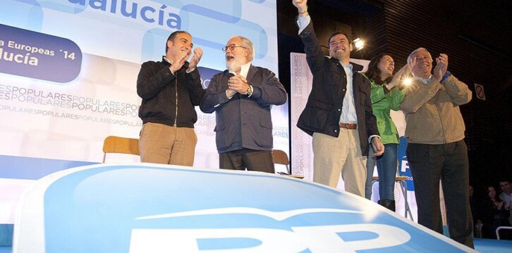Miguel Arias Cañete, Juanma Moreno y Javier Arenas en la Convención