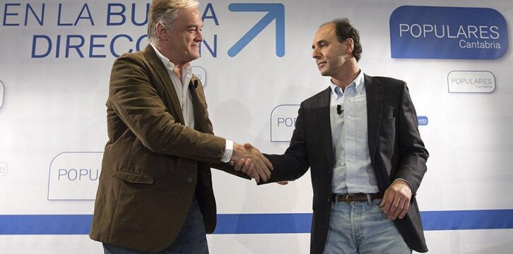 Esteban González Pons con Ignacio Diego al finalizar el acto