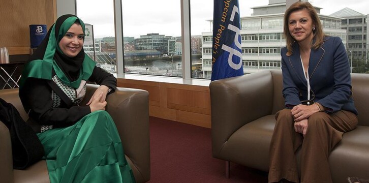 María Dolores de Cospedal se reúne con Amal Abdullah Alqubaisi de los Emiratos Árabes