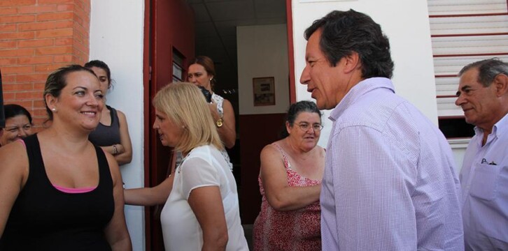 Carlos Floriano visita un campamento de verano en Jerez de la Frontera