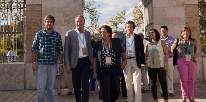 Rita Barberá, Alberto Fabra y Carlos Floriano en su llegada al seminario de NNGG