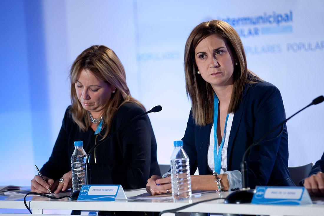 La Alcaldesa de Mahón, Agueda Reyes junto a Patricia Fernández López en ...