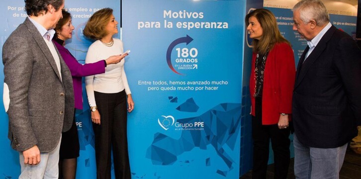 Carlos Floriano, Verónica Lope, María Dolores de Cospedal, Fátima Bánez y Javier Arenas en la Exposición itinerante sobre datos de empleo